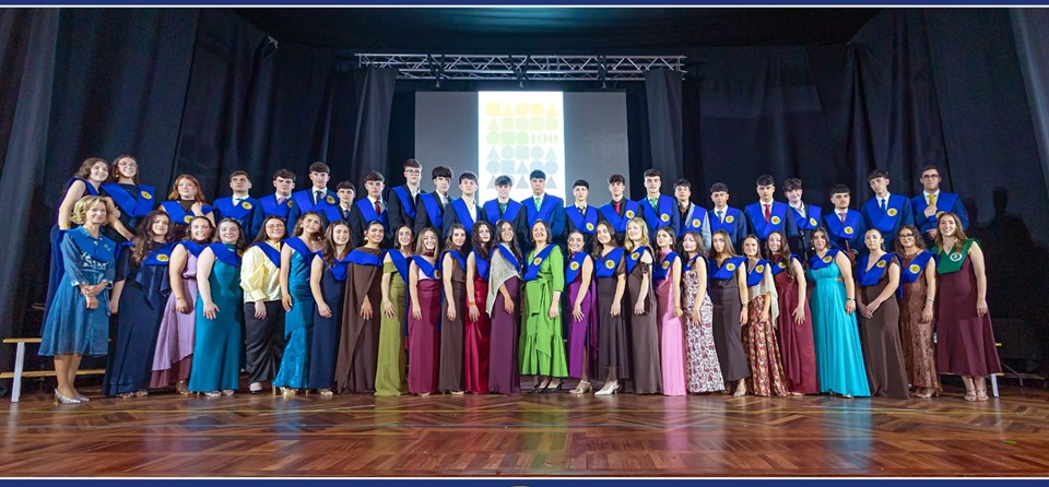 Inolvidable despedida de 2º bachillerato: una generación centenaria